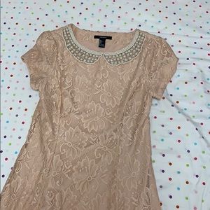 Lace front Peter Pan collar embedded with pearls
